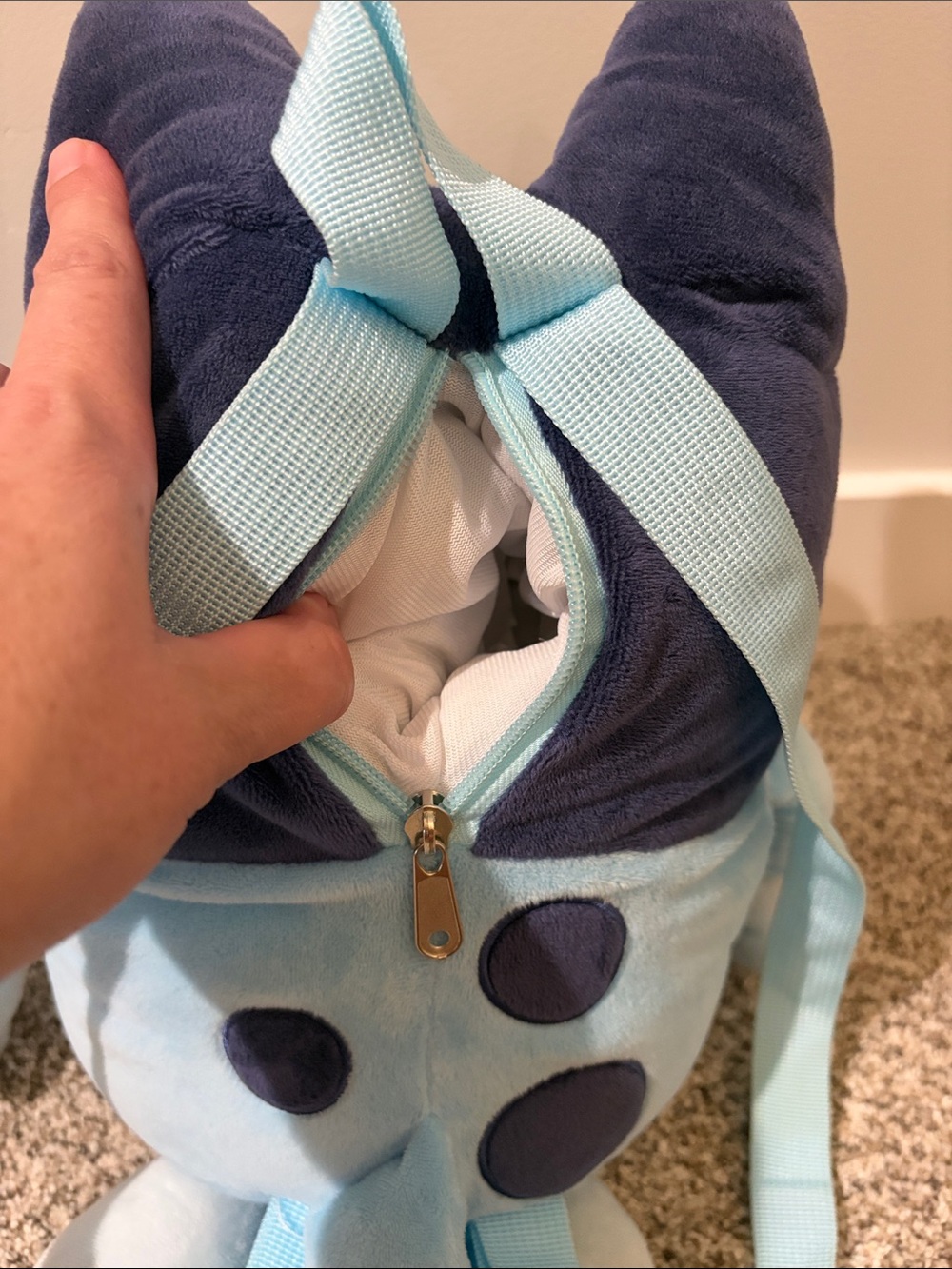 Bluey plush backpack - Picture 4 of 4